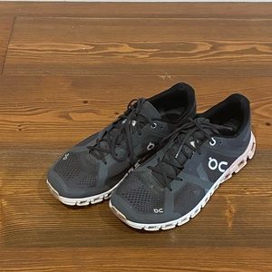 On Cloudflow Road Running Shoes